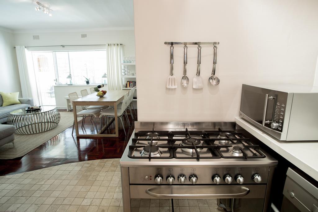 Caprice Camps Bay Apartment Room photo